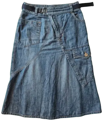 Jupe vintage taille S, pièce intemporelle en excellent état, idéale pour un look authentique et durable.