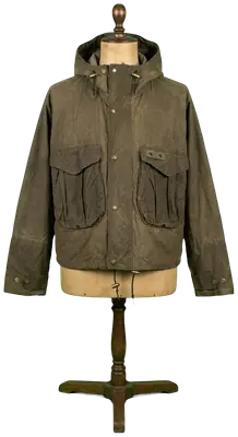 Blouson court huilé Filson, style workwear outdoor, taille M, idéal pour les amateurs de pièces vintage authentiques et robustes.