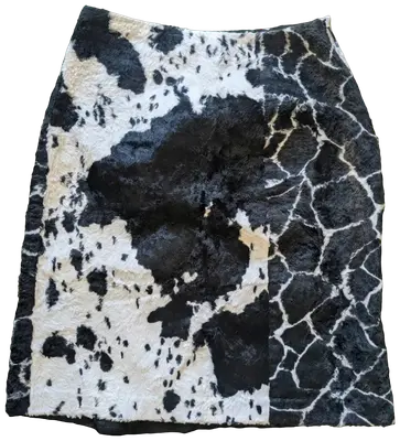 Kenzo skirt, vintage piece from the singular Parisian house. Very good condition. Size S (36).