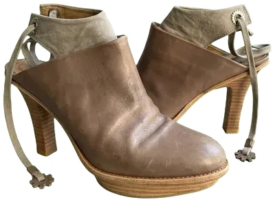 Marithé + François Girbaud pumps in beige and brown, taupe shade. Vintage designer piece. Size 39.