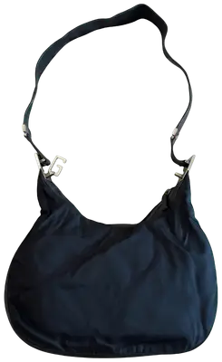 Gucci handbag, an accessory from the iconic Florentine house. Very good condition.